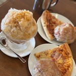 シャンテーコジマ - かき氷紅茶、アイスコーヒー加糖、パン2個サービス