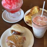 シャンテーコジマ - かき氷いちご、氷カフェいちご、パン2個サービス