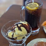 シャンテーコジマ - ジョッキコーラとアイスクリーム