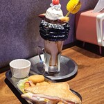 CAFE EARL - 