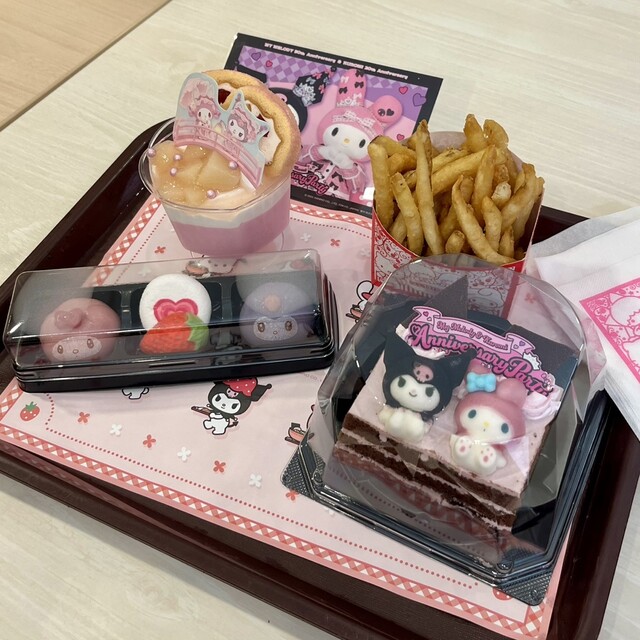 Character Food Court photo 4