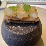 ドーディチ - “アオリイカ、茗荷とスダチ”。夏に相応しい清々しいスタートの一皿。やはりちょっと“和”も感じます。