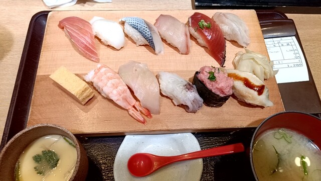 Sushi Uogashi Nihon Ichi Shinbashiekibiruten photo 5