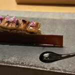 TENJIN - 茄子の上に穴子を重ね合わせ、周りにカカオチョコを添えた見た目にも美しい逸品☆