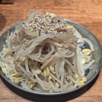 大衆焼肉酒場 焼肉ホルモン 十番 - もやしナムル（380円）