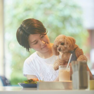 テラスでペットと一緒にお食事を♪