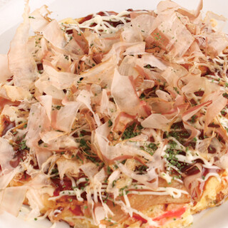 【自信の逸品】お好み焼き「デラックス」もお見逃しなく！