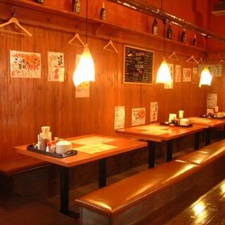 どこか懐かしい雰囲気漂う店内。おひとり様も気軽にどうぞ♪