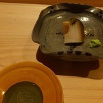 すし宮川  - 黒鮑　肝ソース。