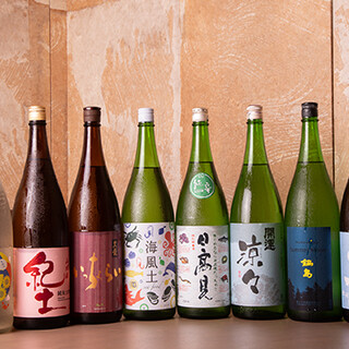 定番～希少品まで◎全国各地から厳選した月替わりの日本酒が自慢