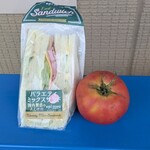 JAコープ - サンドイッチとトマト