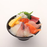 磯丸 - ちらし丼