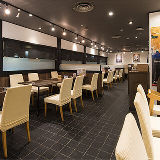 バスセンター内の好立地◎清潔感溢れる店内はシーン問わず◎