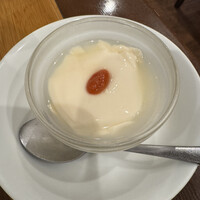 個室中華 頤和園 溜池山王店 - 平日ランチ限定の杏仁豆腐＠150円