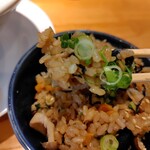 麺家 たけ田 - 蜆とサザエの炊込み貝飯一口