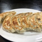 華宝 - 6個¥490-の餃子　肉汁ジュワーで火傷注意