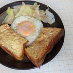 喫茶オレンジハウス - トースト・目玉焼き・サラダ