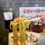 ラーメン 野良裏家 - 麺リフト