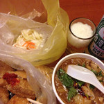 阿泉麺線 - 外帯(ワイダイ=テイクアウト)するとこんな感じ
            蓮華とお箸は忘れないように！