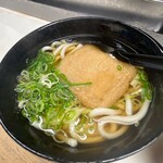 天政 - きつねうどん、揚げが小ぶりなのもむしろ食べやすくてうれしい