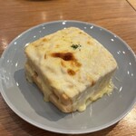 パン屋むつか堂カフェ - クロックムッシュ税込990円、セットドリンク495円　　パンは二枚重ね、ベーコンは角切り
