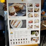 パン屋むつか堂カフェ - JR博多駅アミュプラザ5階、ファッションフロアにあります。便利な場所にある為か11時前でしたが約10分待ちました。