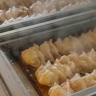 野菜は国産野菜を100％使用！店内仕込みの焼き餃子