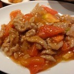 新亜飯店 千駄ケ谷店 - ランチメニュー、豚肉とトマトの炒めもの