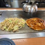 ふくや - ✅ミニセット(お好み焼き＋焼きそば)¥780
                                ✅ホルモンもやしポン酢¥680
                                ✅エビマヨネーズ¥600
                                　※キャッシオンリー
                                
                                単品でも激安❣️
                                ※お好み焼き¥580
                                ※焼きそば¥580