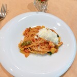 ダノイ高輪 - スパゲッティ　夏野菜のレモン香るトマトソース　モッツァレラチーズを添えて