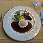 万平ホテル メインダイニングルーム - 目玉焼きのせじっくり煮込んだデミグラスソース
      4700円