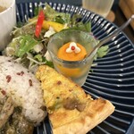 アオイオト - 海老のキッシュ・にんじんグラッセのピューレ・サラダ＆自家製フレンチドレッシング