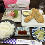 東所沢 大三元 - 料理写真:サービスランチ　1,100円（刺盛＋アジフライ、串カツ）