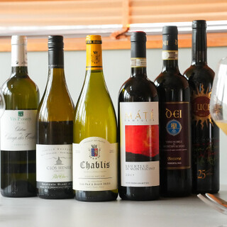 多種多様なワイン。料理などに合わせたペアリングをご提案