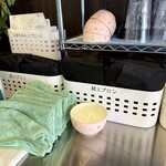 カレーうどん幸陽 - 紙エプロンは、大人用と子供用があります。