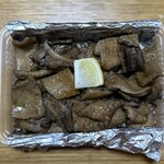 炭火焼鶏 吉松 - ゴリゴリ食感の皮焼。噛めば噛むほど旨味が襲ってくる。吉松さんの皮焼は最高峰だ！達人推し推し。