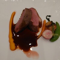 綱町三井倶楽部 - 鴨胸肉のロースト ソーサビガラート