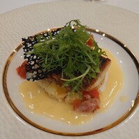 綱町三井倶楽部 - イトヨリのソテーとブルグールソース ソースビガラート