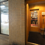 焼肉ホルモンズ - 店舗入口