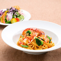 オマール海老のリングイネ　アメリカントマトクリームソース