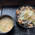 肉そば タイガー - 料理写真: