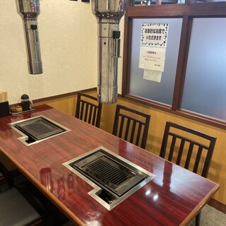 距离轻井泽站仅5分钟车程的休闲烧肉空间