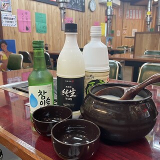 提供经典饮品和四种韩国酒类！