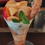 CAFE CUPOLA mejiro - バラ香るもものパフェ