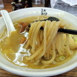 麺や　福座 - 2014年9月24日(水)　煮干し豚骨(800円)　麺リフト