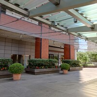 La Brianza - けやき坂　ミニクーパーの店の前のエレベーターで3階に