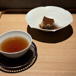 炭焼 おかげさん - 自家製ティラミスと北限の村上紅茶