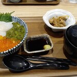 たかたのごはん - リアス丼