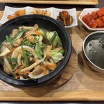 韓国料理 Ton Ton - 娘のホルモン石焼…この後メニューは切れてるけどビビンパかいな？
