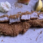 とんかつ かつせい - ジューシーな脂身。濃厚な旨味の赤身。